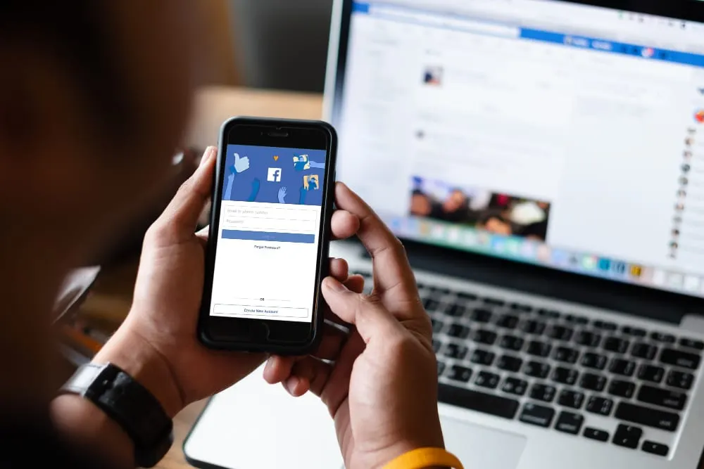 Publicité sur les réseaux sociaux